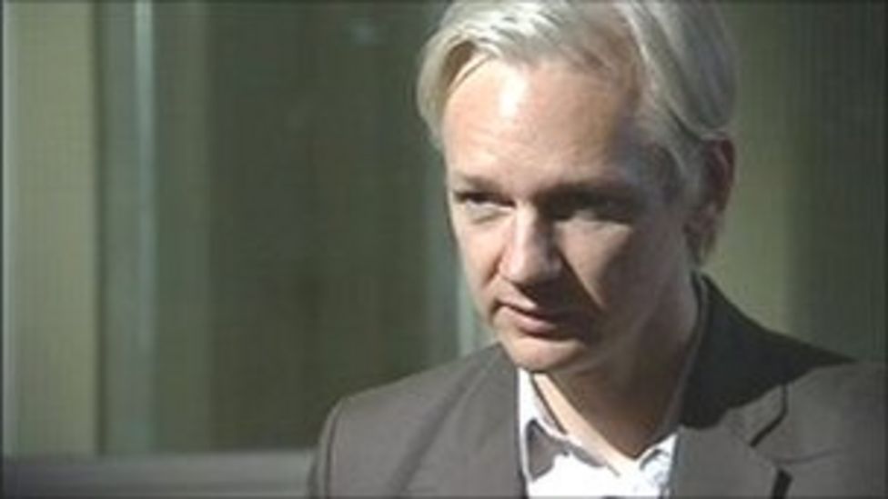 Wikileaks' Julian Assange in Edinburgh publisher deal - BBC News