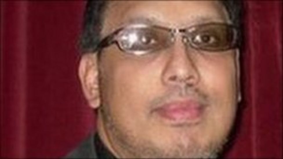 Mahmood Ahmad murder trial told of thumb find - BBC News