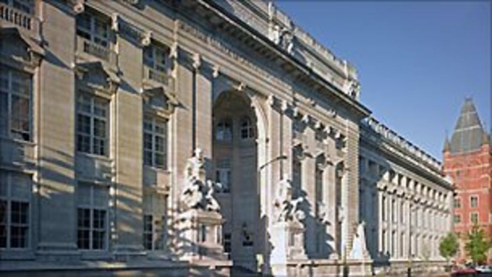 Imperial College announces tuition fees of £9,000 - BBC News