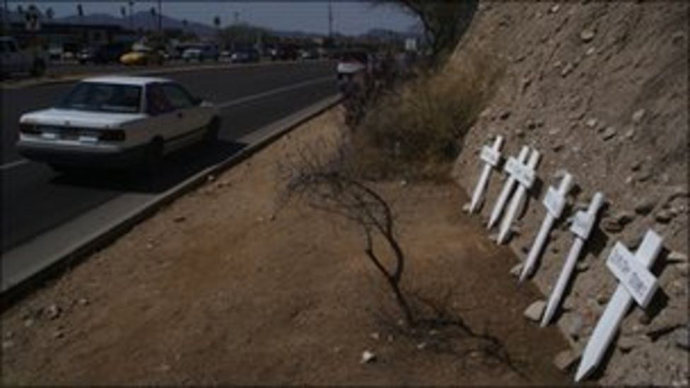 Arizona shooting: Would more guns save lives? - BBC News