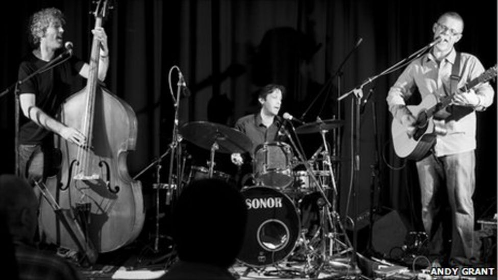 Dorset band the Andy Grant Trio have new album and tour - BBC News