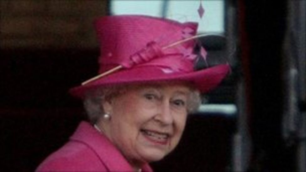 Queen begins historic visit to Ireland BBC News