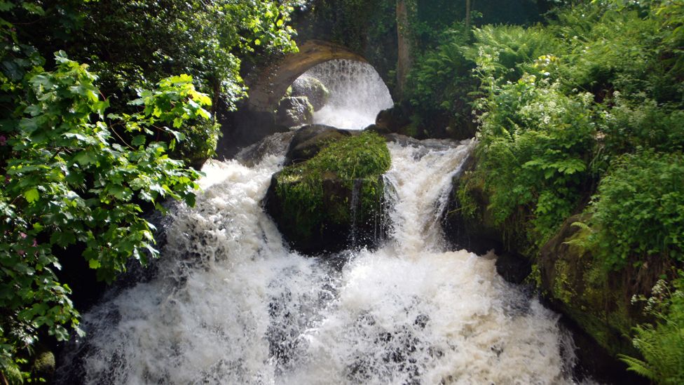 Waterfall in Rouken Glen Park
