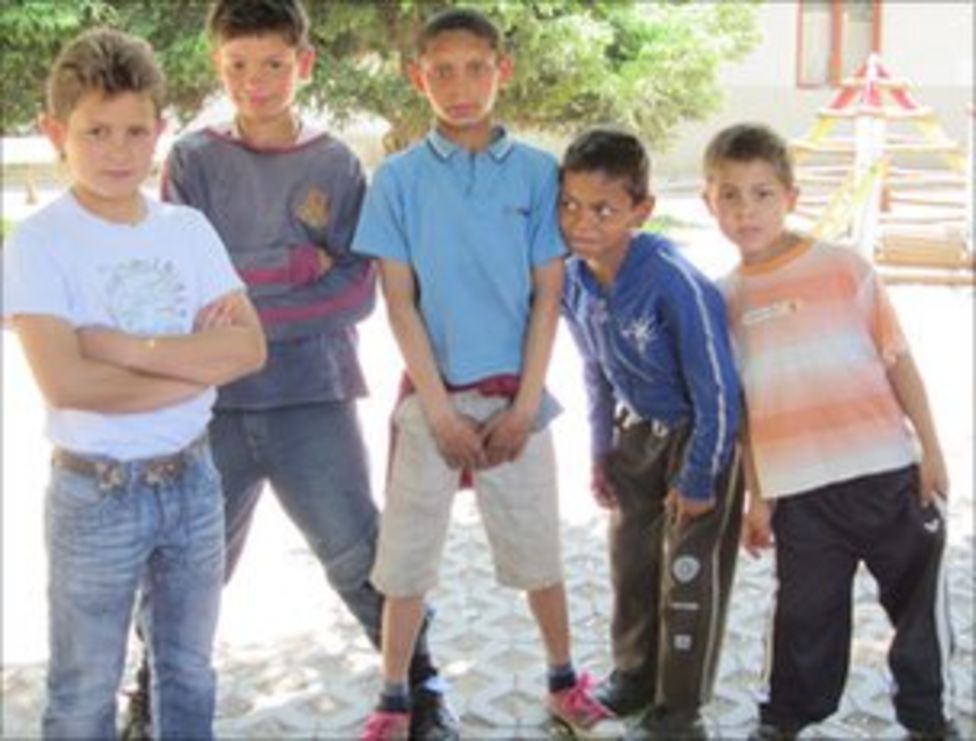 Hungary's Roma encounter 'gypsy crime' gendarmes - BBC News