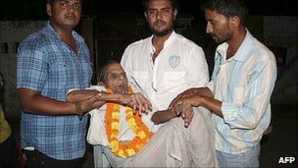 India's Oldest Inmate Brij Bihari Pandey Freed At 108 - BBC News