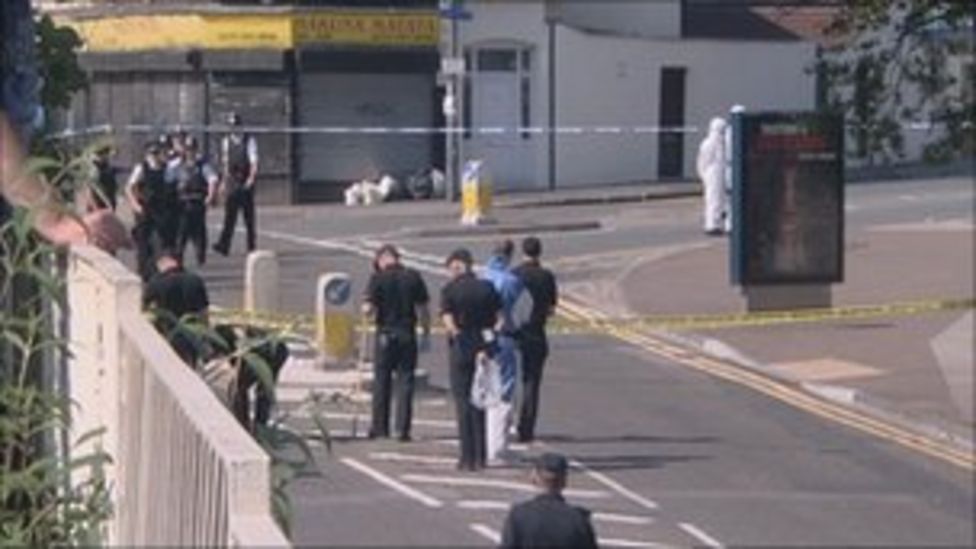 Man shot dead in street in Easton area of Bristol - BBC News