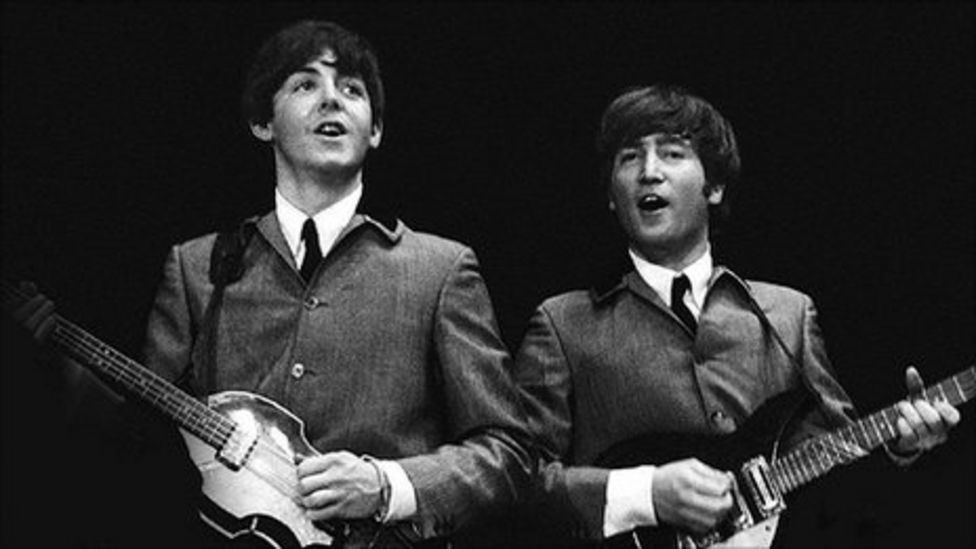 The Beatles: Hundreds of unseen photos show early US concerts - BBC News