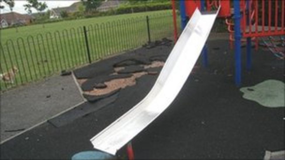 Cotswold Rise play area in Evesham closed after vandalism BBC News