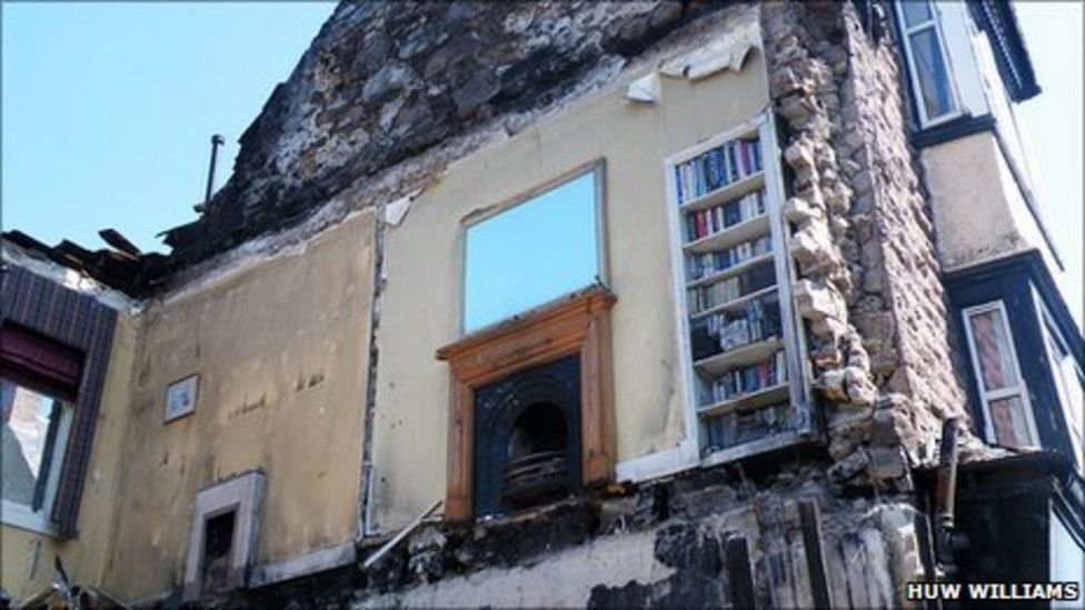 Burntout Crieff flat 'draws tourists' BBC News