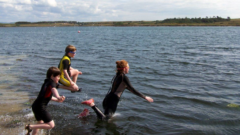Fenella, David and Sholto jump into Duart Bay