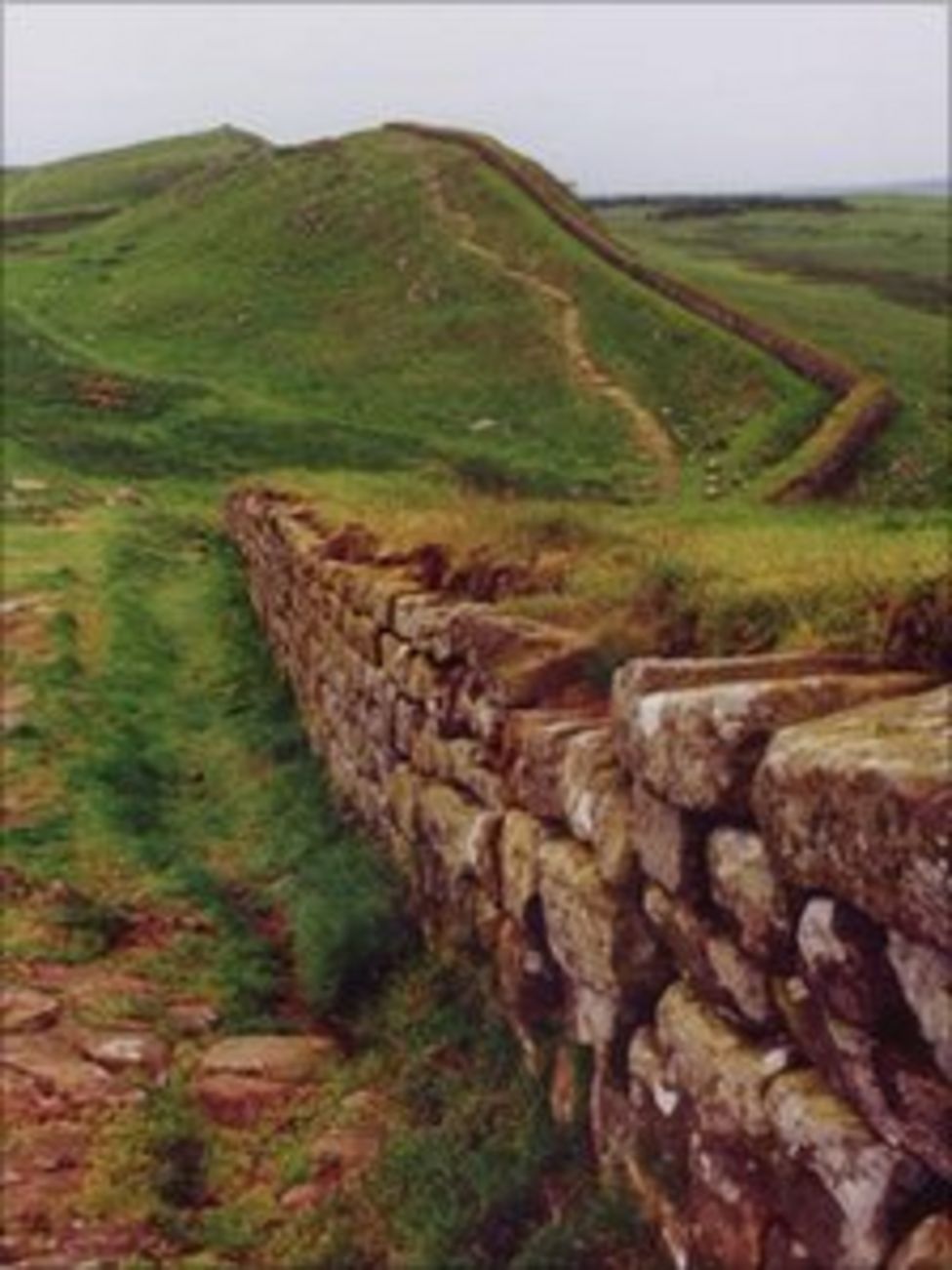 Hadrian's Wall Heritage seeks £2m investor for new visitor centre - BBC