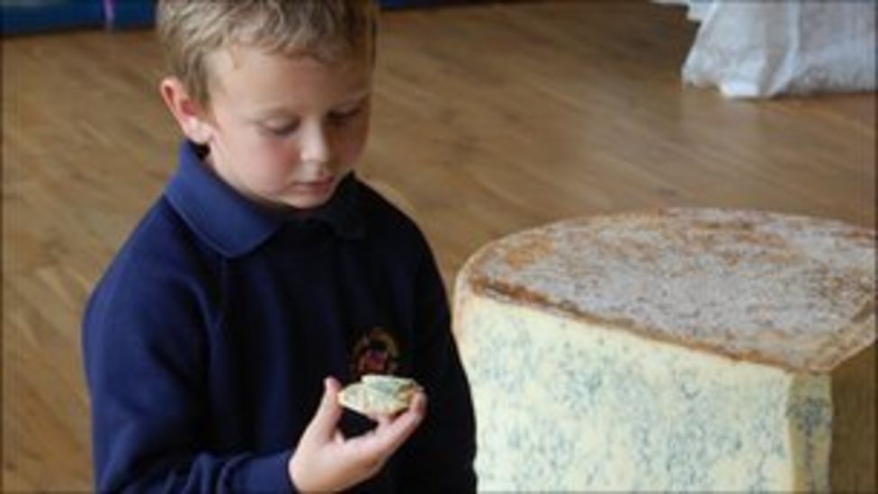 Long Clawson Dairy 110kg world record cheese slice bid BBC News