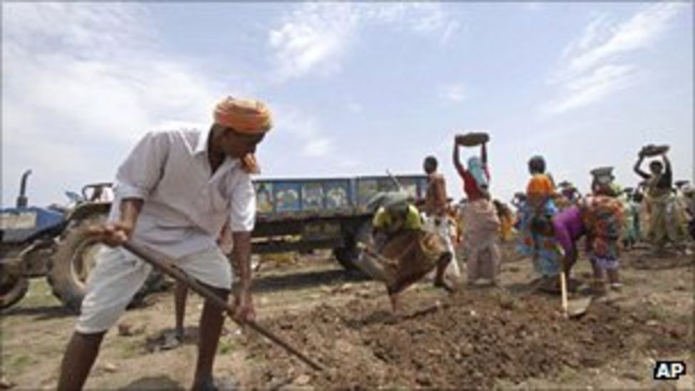 Is India in the throes of 'distress migration'? - BBC News