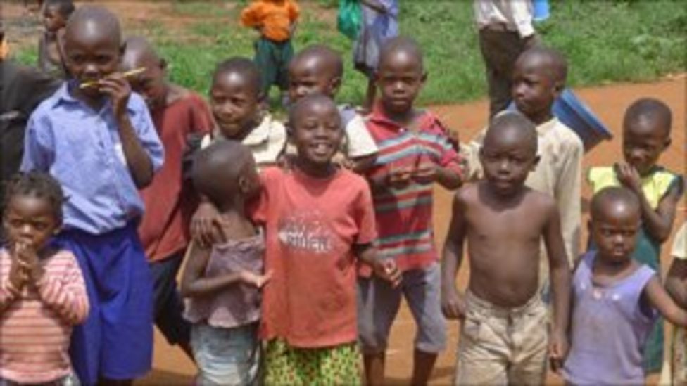 https://ichef.bbci.co.uk/news/976/mcs/media/images/56001000/jpg/_56001493_kids---jinja.jpg