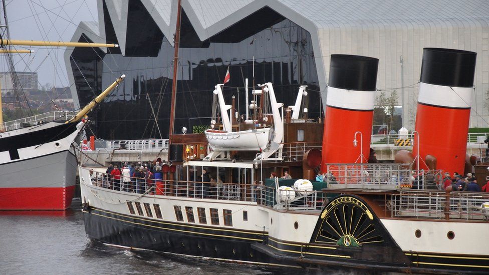 Waverley paddle steamer passing the Riverside Museum on the Clyde in Glasgow