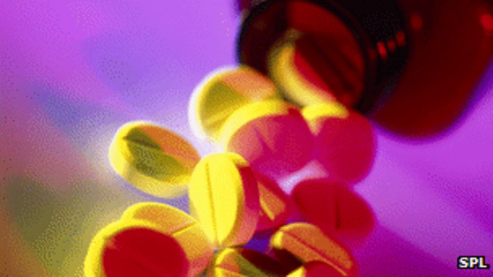 Daily aspirin 'blocks bowel cancer' BBC News