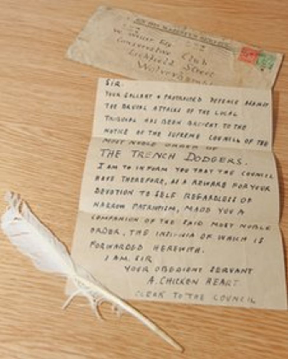 Rare World War I white feather found in Wolverhampton - BBC News