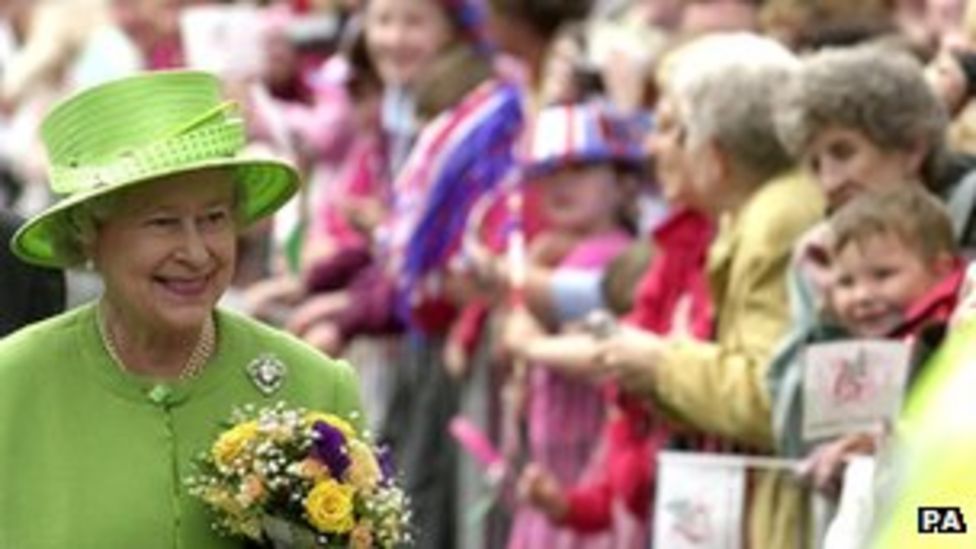 Stained glass window to mark Queen's Diamond Jubilee BBC News