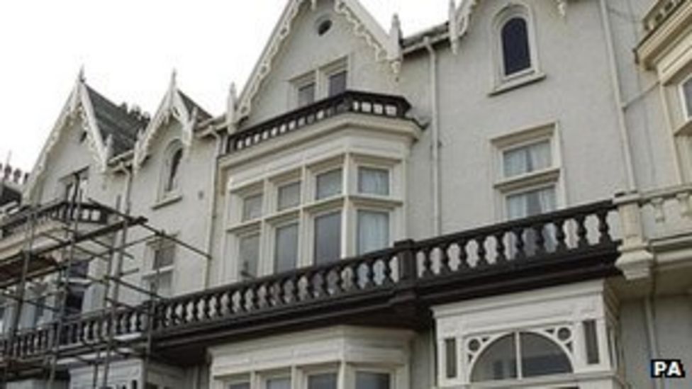 Canoeist fraudster John Darwin's home on importance shortlist BBC News