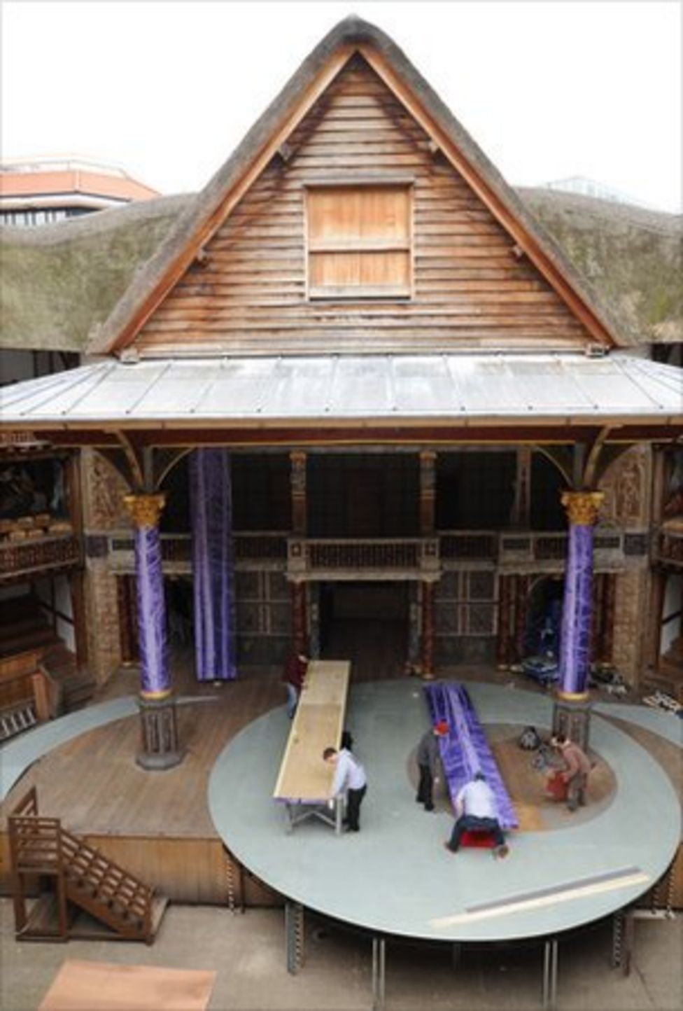 London's Globe Theatre celebrates first two PhDs BBC News