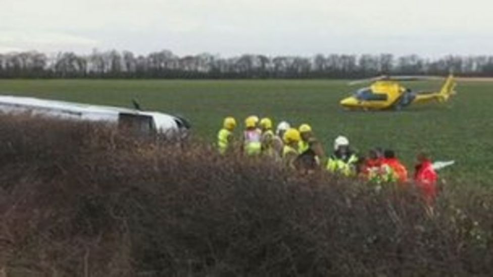 School minibus driver seriously hurt in Lincolnshire crash BBC News