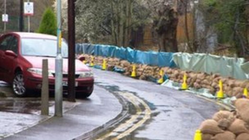 Gloucester flood risk is reduced after rain BBC News