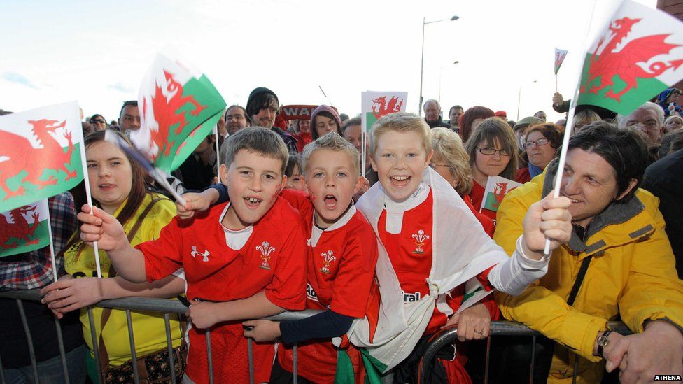 Thousands of fans gathered at the Senedd to welcome the Grand Slam-winning Wales team