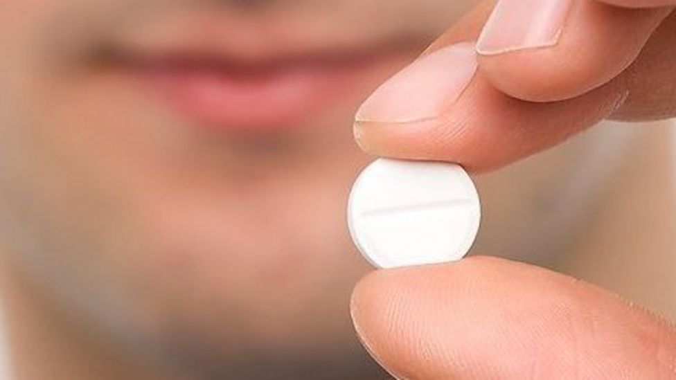 Daily aspirin 'cuts bowel and stomach cancer deaths' BBC News