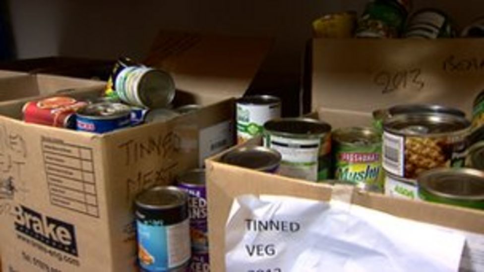 Food banks increase as Wales incomes fall £80 per month - BBC News