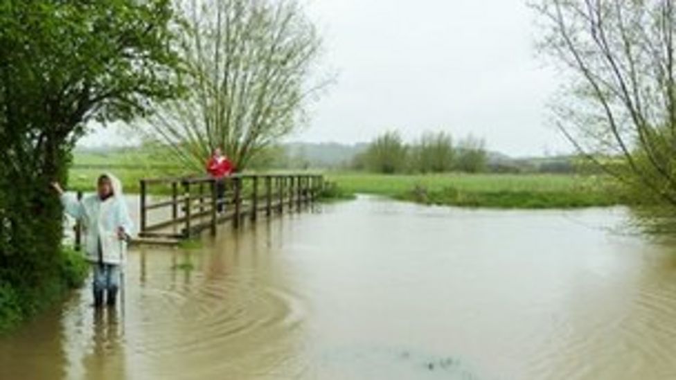 Ten flood alerts issued in Oxfordshire after heavy rain BBC News
