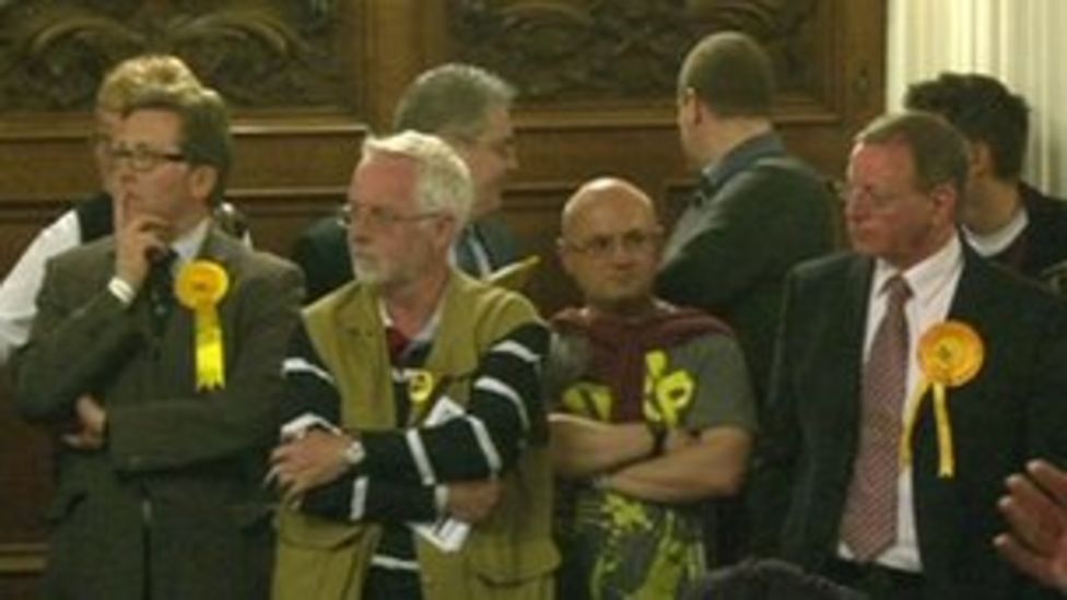 Stockport Council leader Dave Goddard loses seat BBC News