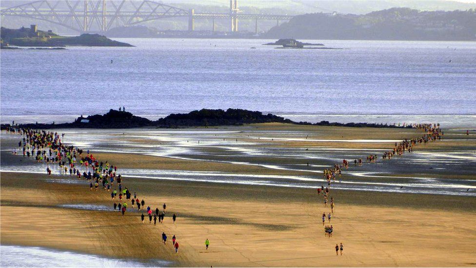People run along the beach at Kinghorn in the Black Rock 5 race