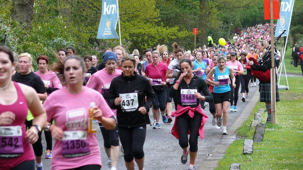 Runners in the Women's 10K