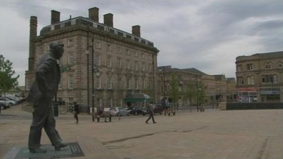 Huddersfield remembers birth of rugby league BBC News