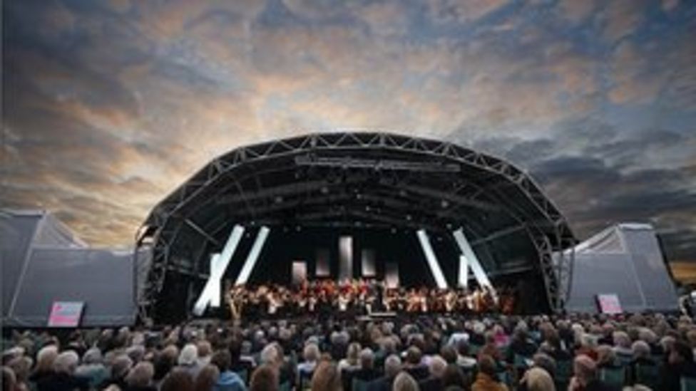 Why does HenleyonThames do festivals so well? BBC News Why does HenleyonThames do festivals so well? BBC News