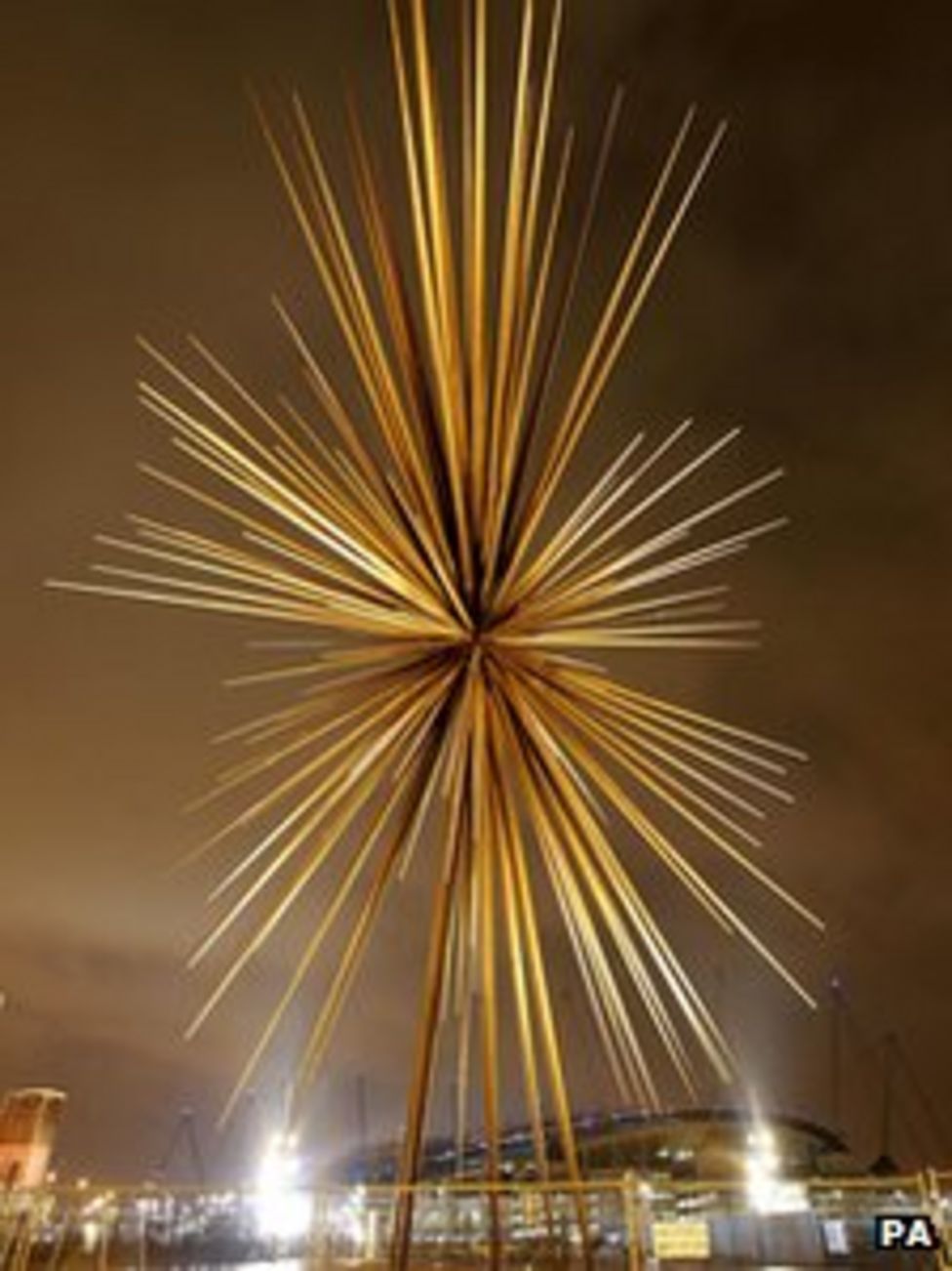 Manchester B of the Bang sculpture core sold for scrap - BBC News