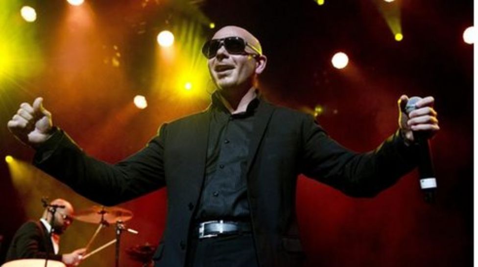 Pitbull plays a gig in Alaska after a Facebook vote - BBC News