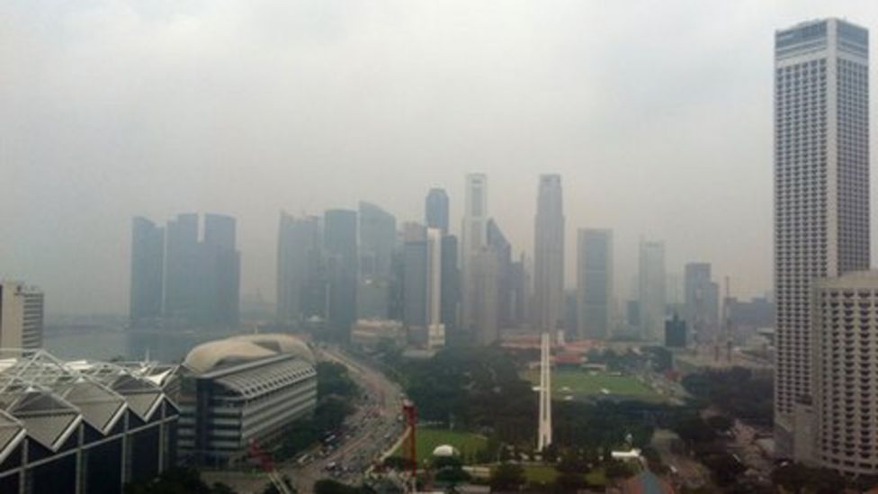 Singapore in year's worst pollution as Indonesia haze hits - BBC News