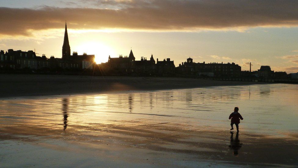 Lee Kindness took this shot of his "photographic assistant" taking a walk along the beach at Portobello before bed.