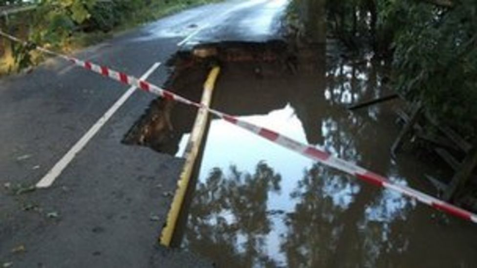 Floodhit bridges in North Yorkshire remain closed BBC News