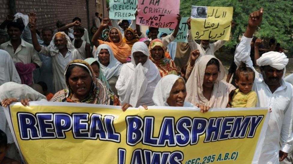 Pakistan arrests scores over Lahore anti-Christian riot - BBC News