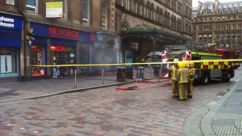 Firefighters tackle blaze at Glasgow chip shop BBC News