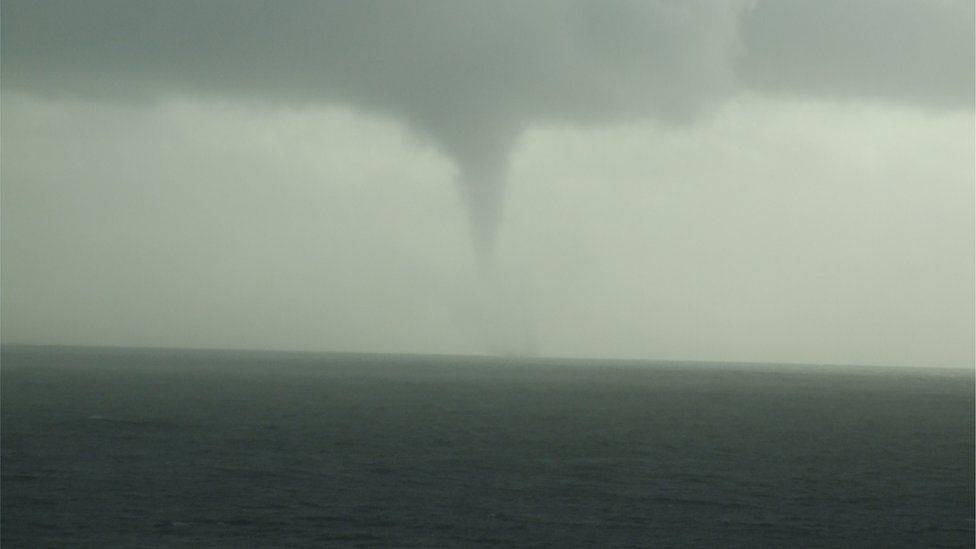 'Amazing' waterspout off Suffolk coast - BBC News