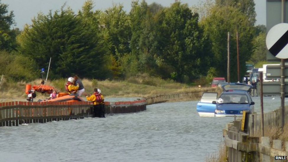 Mersea islanders rescued by boat during unusually high tide BBC News
