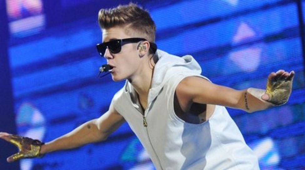 Justin Bieber says life can get lonely and 'gloomy' - BBC News