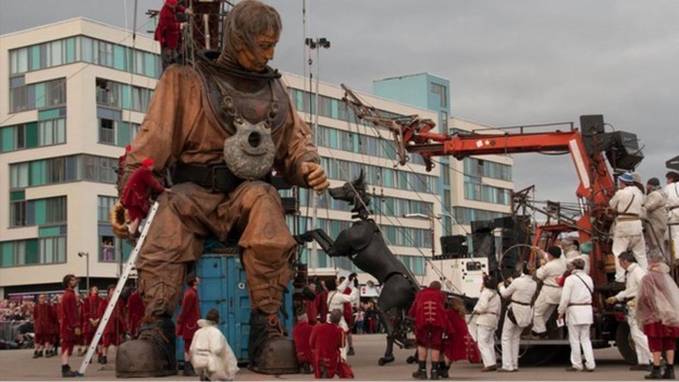 Royal de Luxe Theatre of giants breathes new life into Nantes BBC News