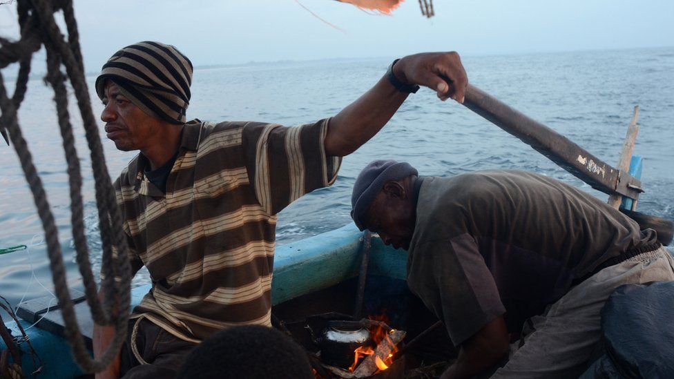 Commercial fishermen leave Mombasa, Kenya, for a fishing expedition