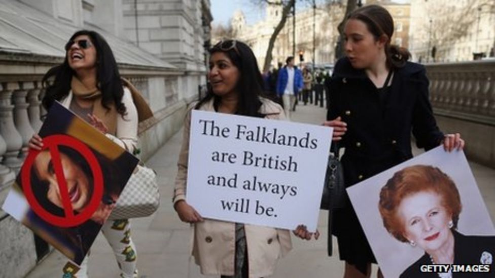 Falkland Islanders 'must decide own future', says Hague - BBC News