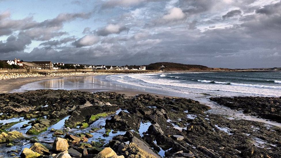 Volunteer call in post-storm Isle of Man beach clean - BBC News