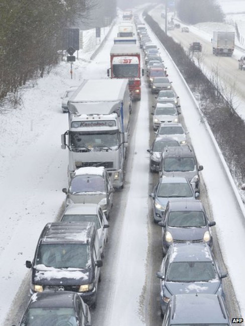 In pictures: Snow causes disruption in Western Europe - BBC News